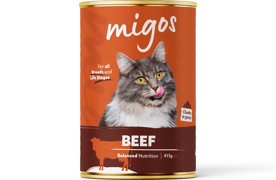 Can of Migos beef wet cat food, 415g, with chunks in gravy, for all breeds and life stages.